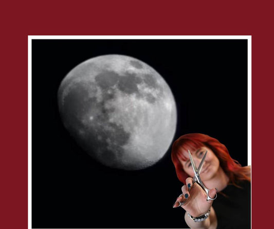 Crois-tu que tes cheveux poussent plus vite si tu les coupes un soir de pleine lune?