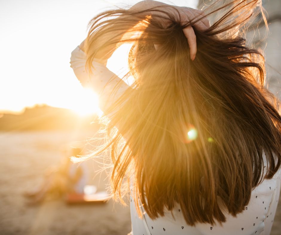 Est-il vrai que les cheveux poussent plus vite en été ?